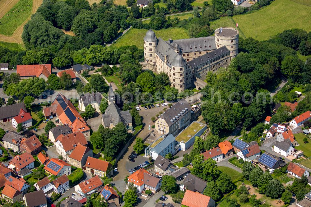 Aerial photograph Büren - Castle of the fortress Wewelsburg on Burgwall in Bueren in the state North Rhine-Westphalia