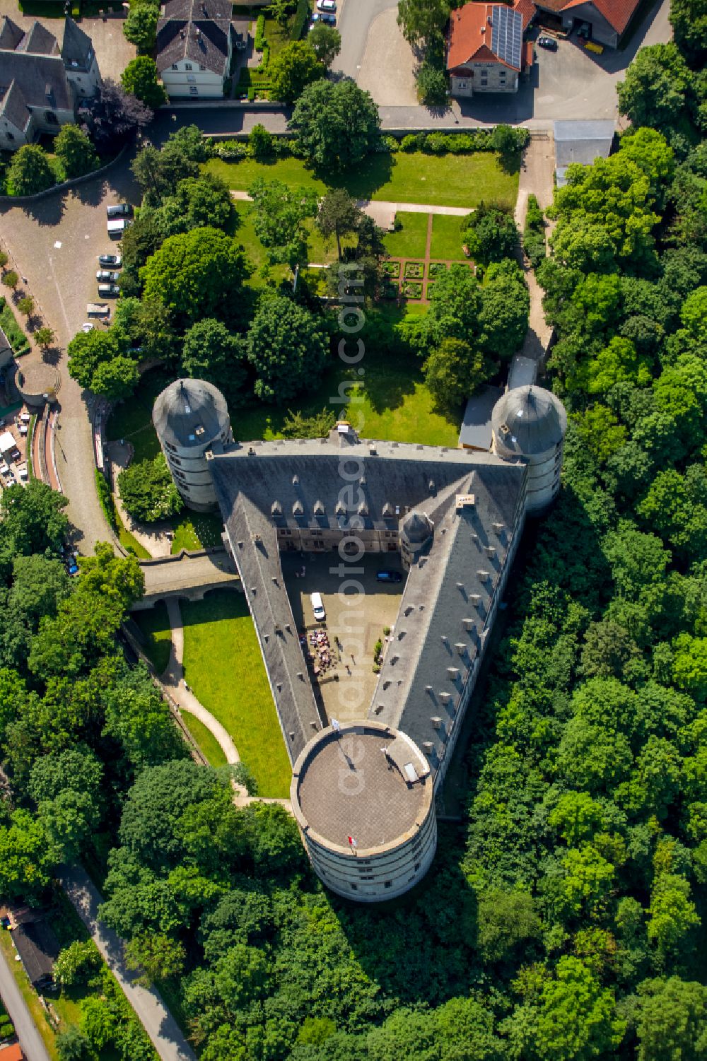 Büren from the bird's eye view: Castle of the fortress Wewelsburg on Burgwall in Bueren in the state North Rhine-Westphalia