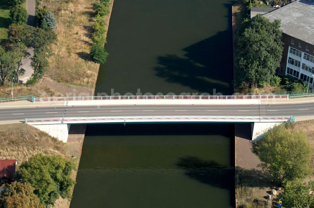 BURG from the bird's eye view: Blick auf die Burger Brücke. Die Brücke wurde im Jahr 2005 erbaut und ist eine Überführung der Landstraße 52 über den Elbe-Havel-Kanal bei km 332,150.