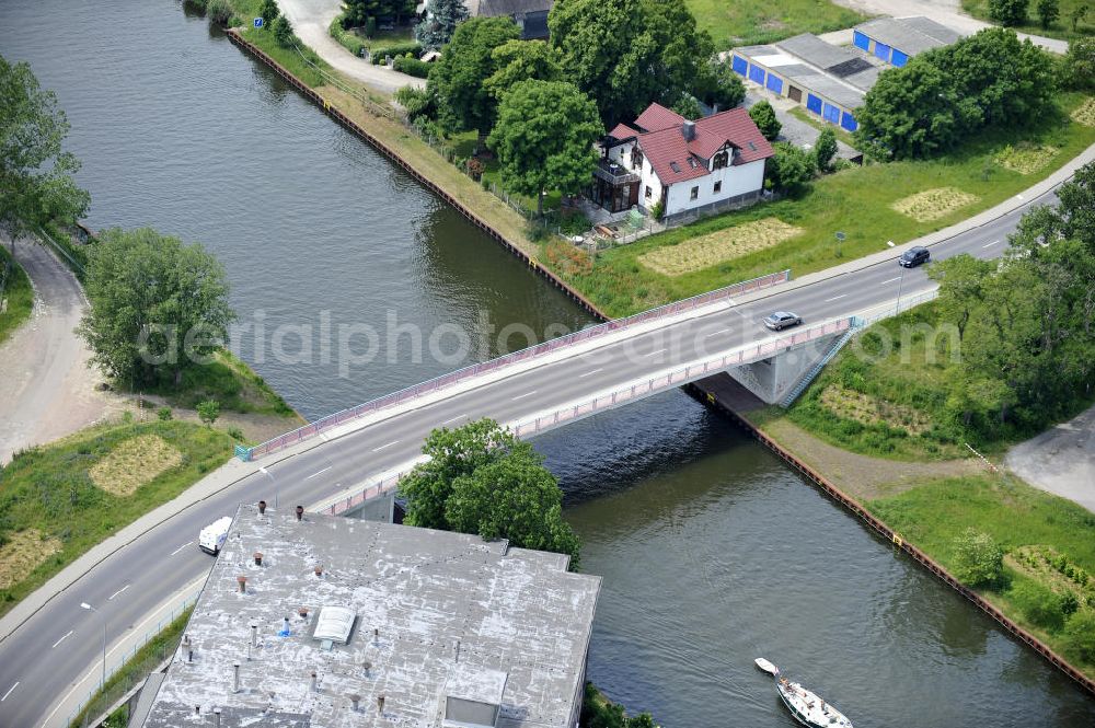 Aerial photograph Burg - Blick auf die Burger Strassenbrücke über den Elbe-Havel-Kanal an der Niegripper Chausee (L52) in Burg / Sachsen-Anhalt. View of the Burger Street bridge over the Elbe-Havel canal to the Niegripper Chausee (L52) in Burg, Saxony-Anhalt.