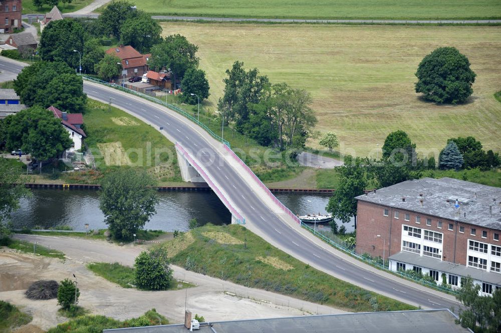 Aerial image Burg - Blick auf die Burger Strassenbrücke über den Elbe-Havel-Kanal an der Niegripper Chausee (L52) in Burg / Sachsen-Anhalt. View of the Burger Street bridge over the Elbe-Havel canal to the Niegripper Chausee (L52) in Burg, Saxony-Anhalt.