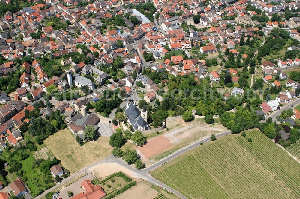 Ingelheim am Rhein from the bird's eye view: Burgkirche of the evangelical Burgkirchen community in Ingelheim am Rhein in Rhineland-Palatinate