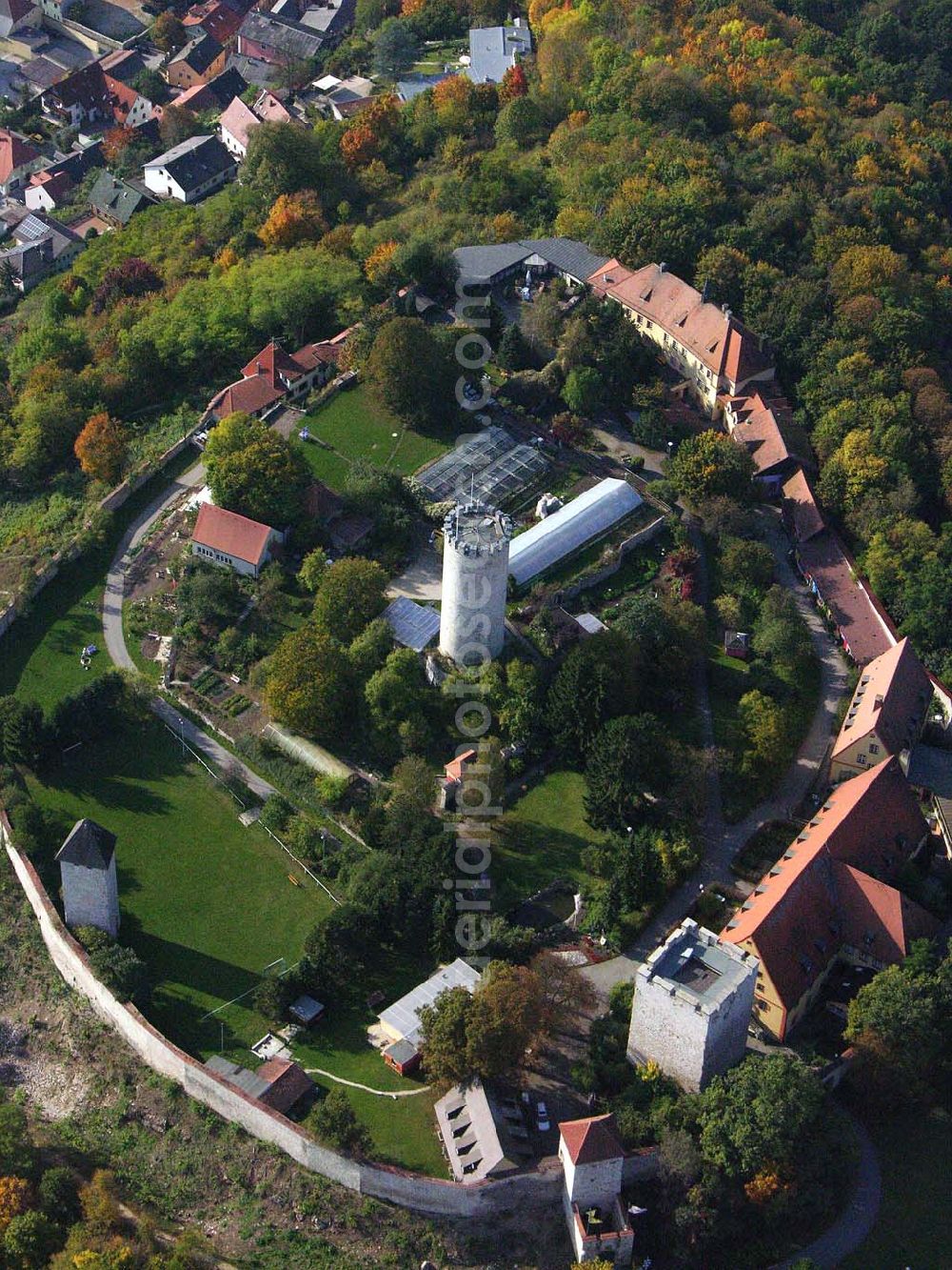 Burglengenfeld / Bayern from the bird's eye view: Burglengenfeld (Bayern): Die 1200-jährige Burganlage Burg Lengenfeld auf dem Kreuzberg,auch bekannt als die Wiege der Wittelsbacher, Marktplatz 2-6, 93133 Burglengenfeld Tel. (09471) 7018-0, Fax. (09471) 701845