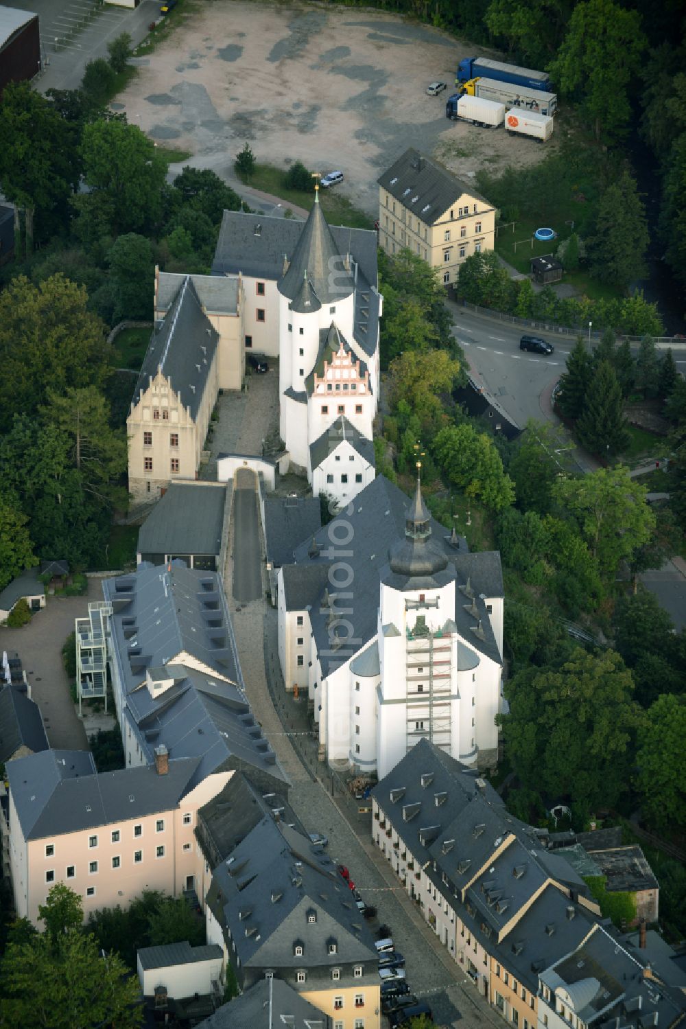 Schwarzenberg/Erzgebirge from the bird's eye view: Walls of the castle complex on the plateau Schloss Schwarzenberg in Schwarzenberg/Erzgebirge in the state Saxony, Germany