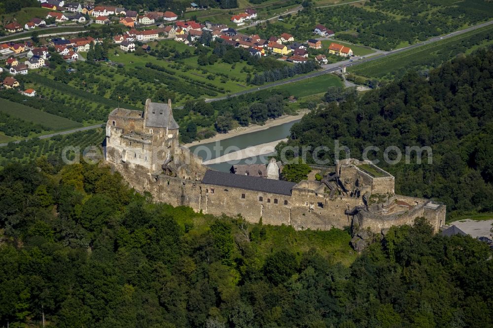 Aerial photograph Aggsbach - Aggstein castle ruins on the Danube in Lower Austria in Austria