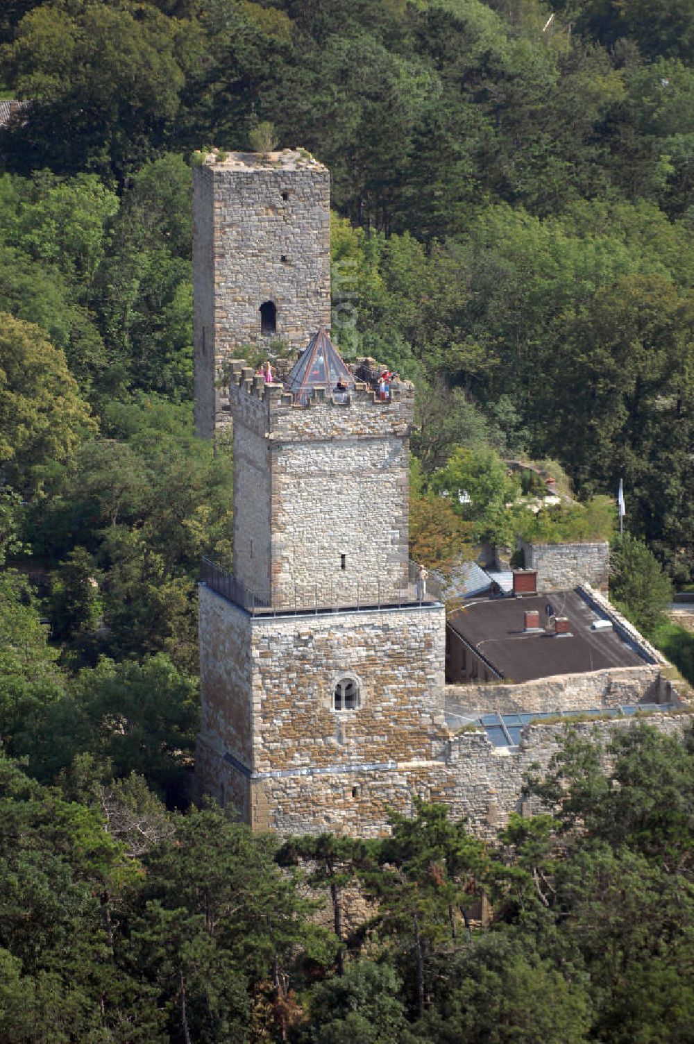 Eckartsberga Eckartsberga Eckartsberga Eckartsberga from above - Strasse der Romanik: Die Eckartsburg liegt auf einem Bergrücken oberhalb der Kleinstadt Eckartsberga im Burgenlandkreis, am Südrand der Finnelandschaft im Naturpark Saale-Unstrut-Triasland, nahe der Landesgrenze Sachsen-Anhalts zu Thüringen. Homepage: