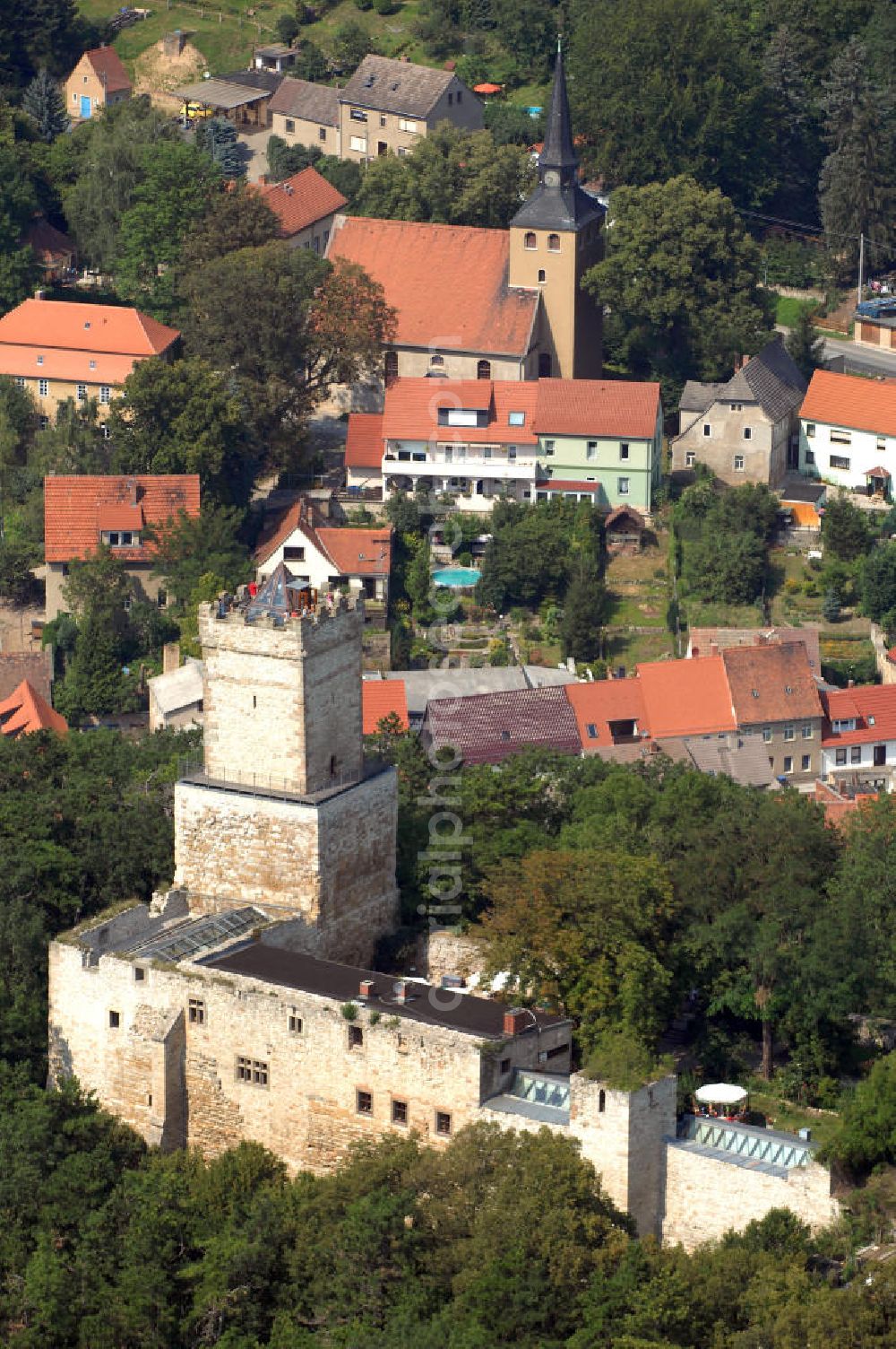 Aerial image Eckartsberga Eckartsberga Eckartsberga Eckartsberga - Strasse der Romanik: Die Eckartsburg liegt auf einem Bergrücken oberhalb der Kleinstadt Eckartsberga im Burgenlandkreis, am Südrand der Finnelandschaft im Naturpark Saale-Unstrut-Triasland, nahe der Landesgrenze Sachsen-Anhalts zu Thüringen. Homepage: