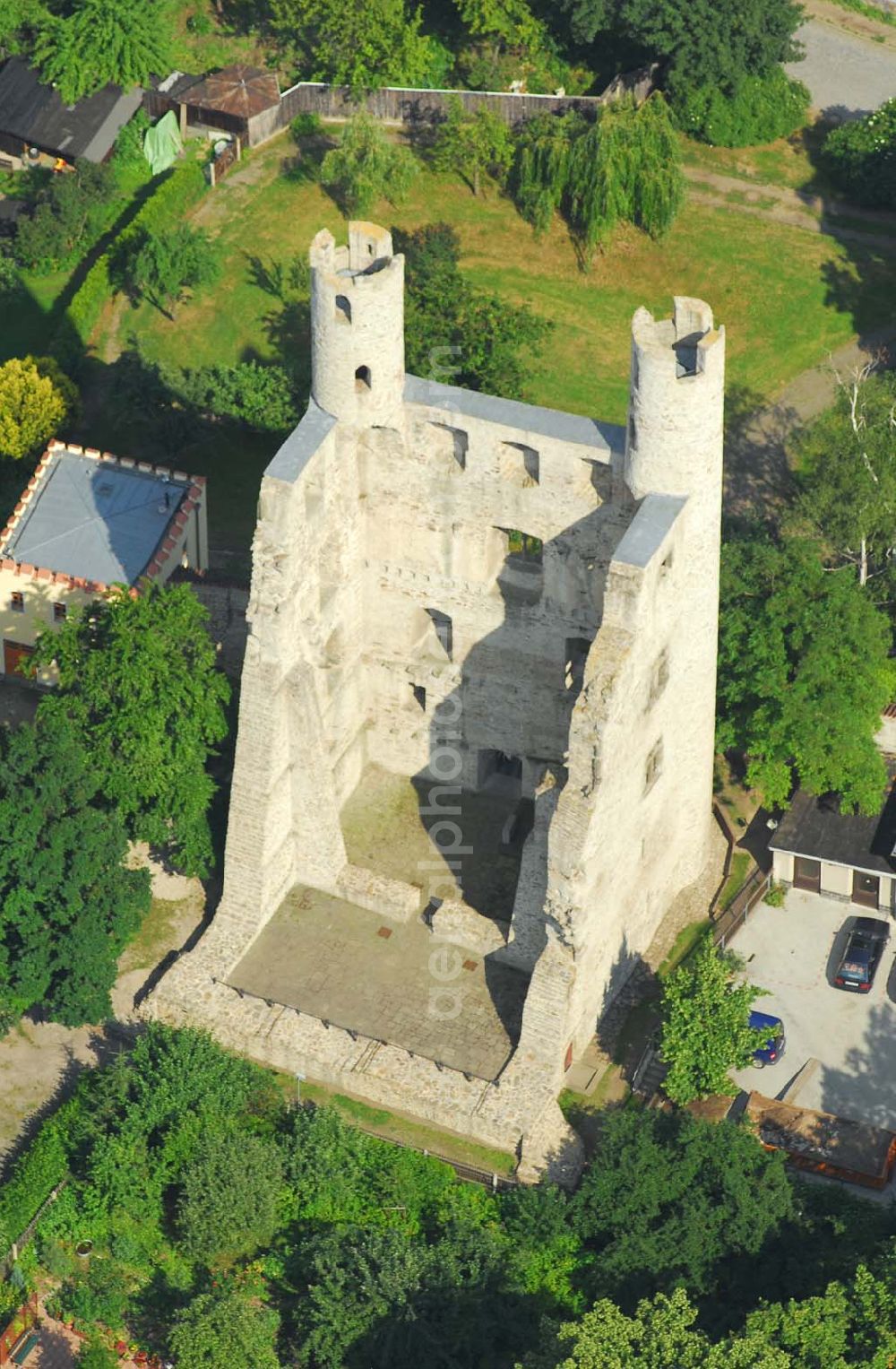 Aerial image Saalfeld - 30.06.2006 Saalfeld Blick auf die Burgruine Hoher Schwarm in der Schwarmgasse in 07318 Saalfeld Achim Walder: