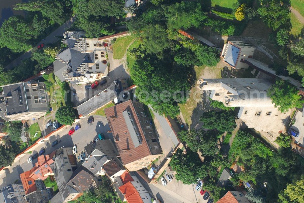 Saalfeld from the bird's eye view: 30.06.2006 Saalfeld Blick auf die Burgruine Hoher Schwarm in der Schwarmgasse in 07318 Saalfeld Achim Walder: