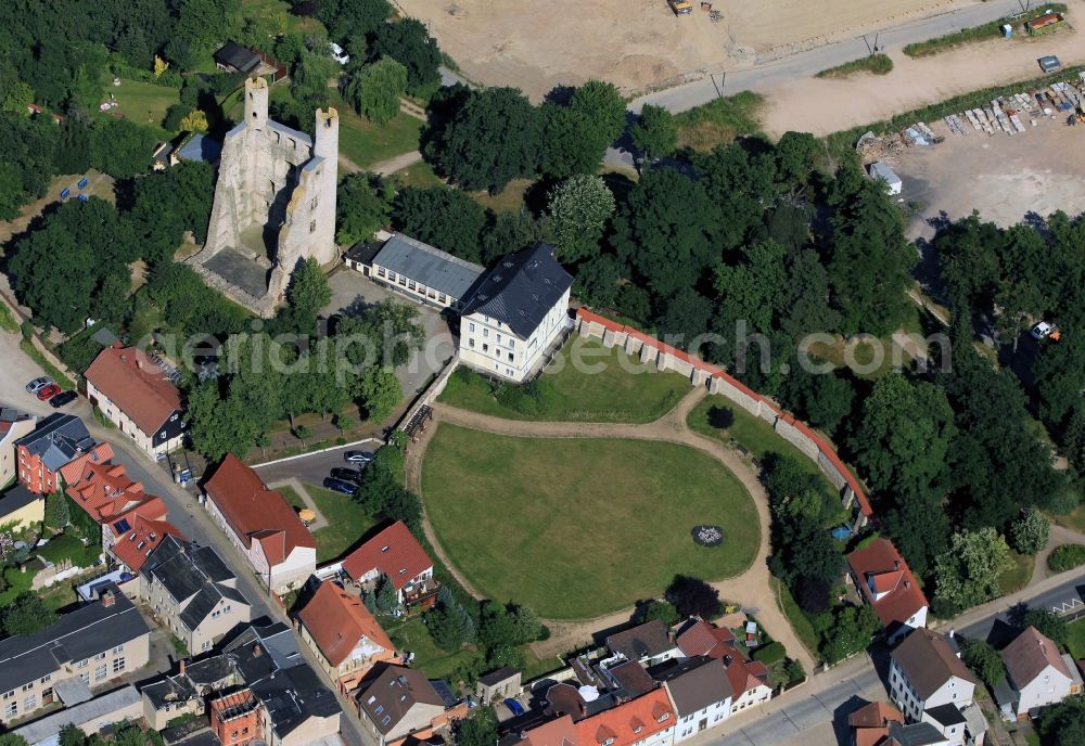 Aerial photograph Saalfeld - View of theCastle ruin Hoher Schwarm in the Schwarmgasse in Saalfeld in Thuringia