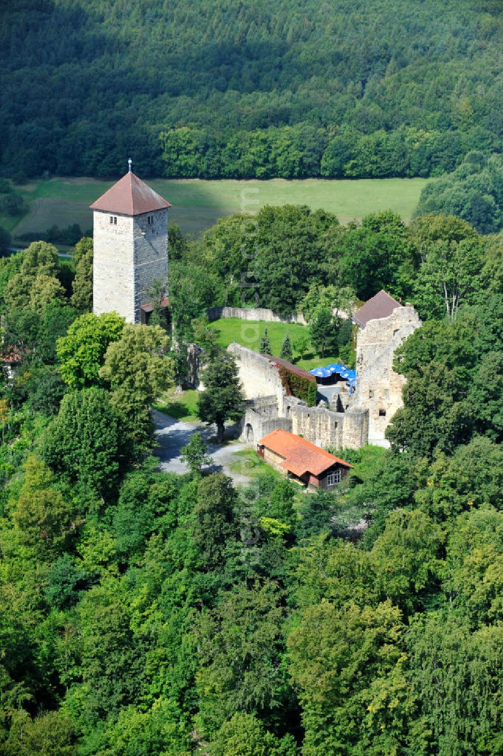 Ostheim v.d. Rhön from above - Burgruine Lichtenburg bei Ostheim vor der Rhön in Bayern. Castle ruin Lichtenburg near by Ostheim in Bavaria.