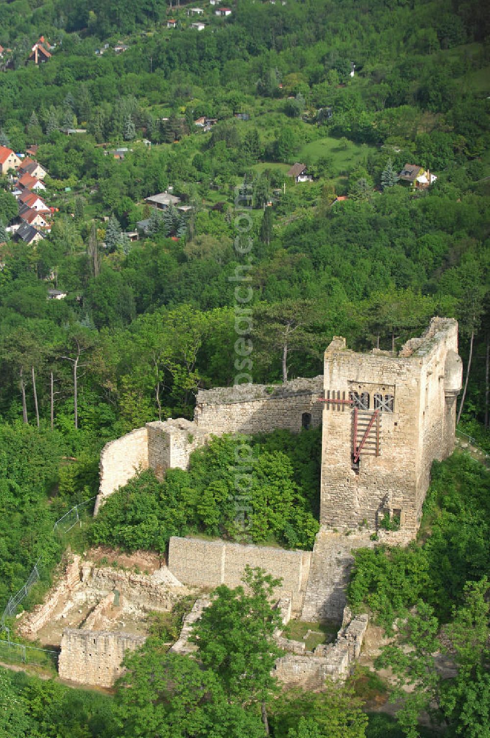 Jena from above - Blick auf die Burgruine Lobdeburg bei Lobeda, einem Ortsteil von Jena. Die noch vorhandenen baulichen Reste, der aus dem frühen 12. Jahrhundert stammenden Burg, zählen zu den bedeutendsten frühen Zeugnissen romanischer Profanbaukunst in Thüringen. View of the castle ruins of Lobdeburg in Lobeda, a district of Jena. The existing architectural remains of the early 12th -Century castle, are among the most important early evidence of Romanesque secular architecture in Thuringia.