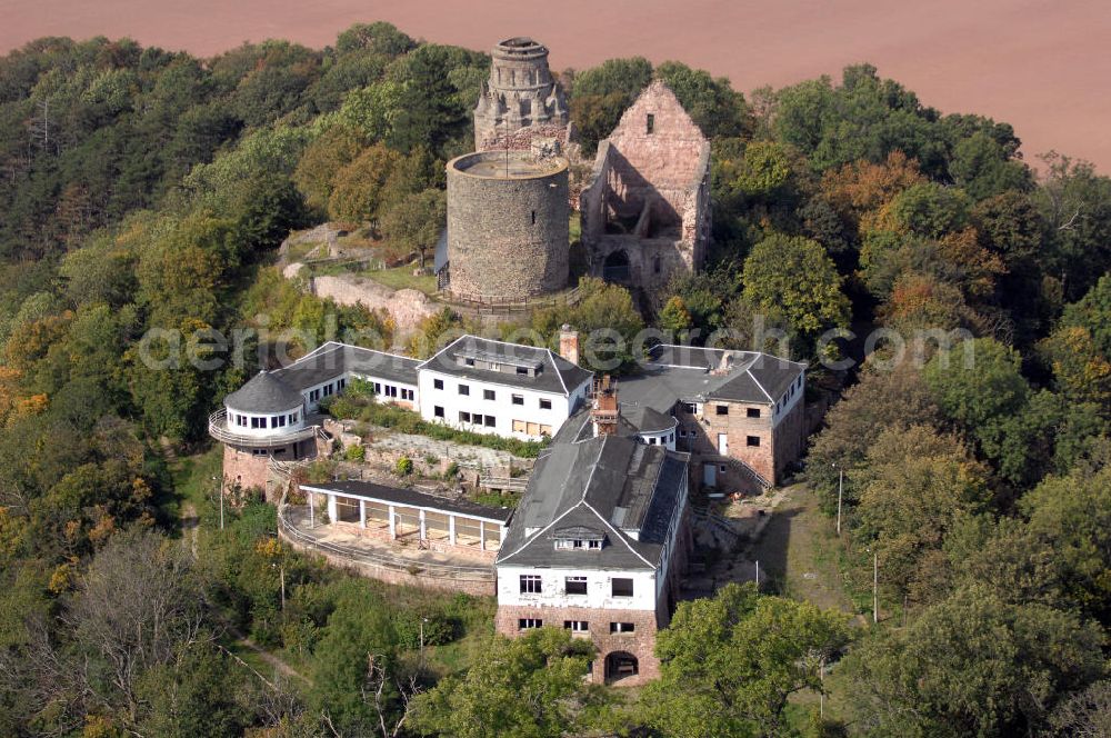 Steinthaleben from the bird's eye view: Die Rothenburg ist eine Burgruine in der Gemeinde Steinthaleben im Kyffhäuserkreis, Thüringen. Die Burgruine Rothenburg befindet sich auf einem steilen Bergvorsprung am Nordrand des Kyffhäusergebirges.