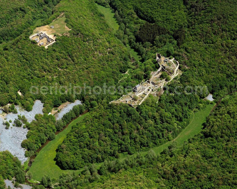 Aerial image Schneppenbach - Ruins of the Schmidtburg near Schneppenbach in the state of Rhineland-Palatinate. The Schmidtburg is a ruined hill castle which is located on a wooded hill in the Hunsrueck region above the Hahnenbach creek valley. Walls and parts of a tower remain