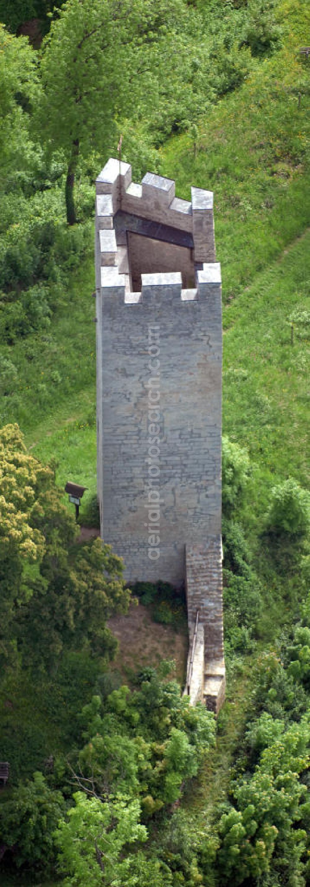 Aerial image Tautenburg - Blick auf die Burgruine Tautenburg. Die Burgruine liegt etwa elf Kilometer nordöstlich von Jena inmitten des Tautenburger Forstes auf einem kleinen Bergsporn und besteht seit etwa dem 12. Jahrhundert. View of the ruins castle ruin of Tautenburg. The castle is situated about seven miles northeast of Jena in the middle of the Tautenburg forest on a small mountain spur and has existed since about the 12th Century.