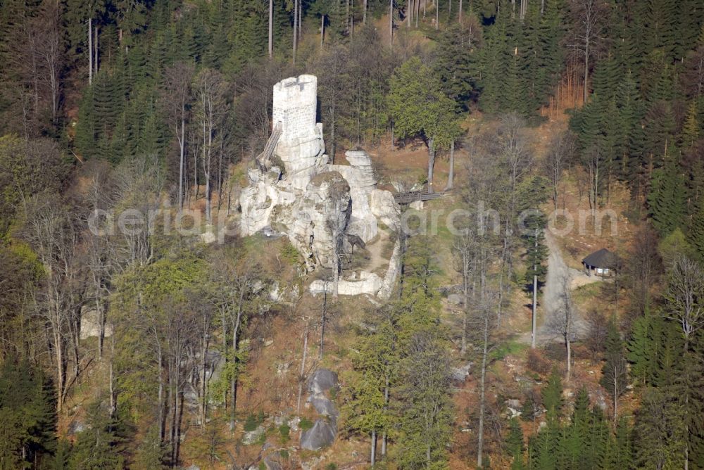 Waldershof from the bird's eye view: Ruins and vestiges of the former castle and fortress Burgruine Weissenstein in Steinwald (Oberpfalz) in Waldershof in the state Bavaria, Germany