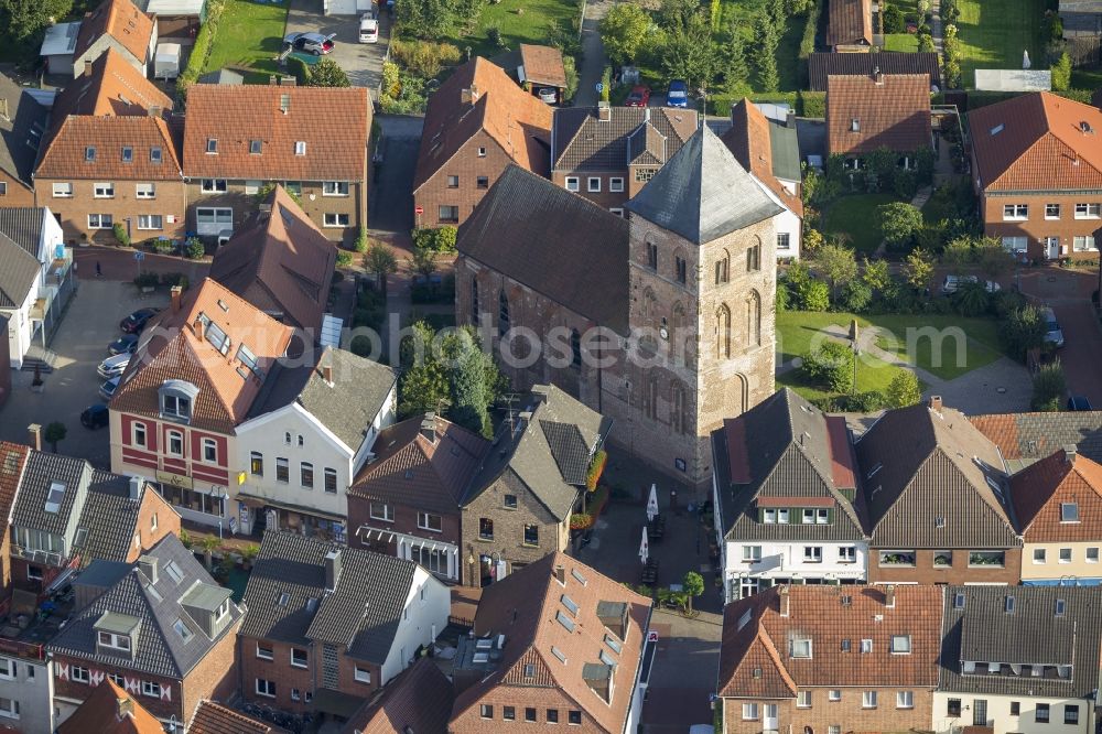 Aerial image Schermbeck - The streets Burgstrasse and Mittelstrasse with the Church of St. George in Schermbeck in the Ruhr area in North Rhine-Westphalia