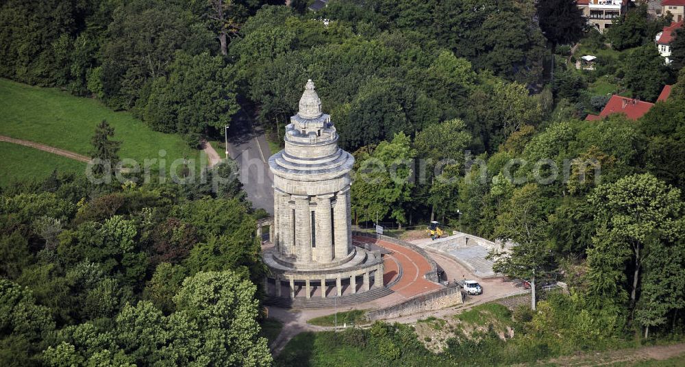 Aerial photograph 07.09.2009 - Blick auf das Burschenschaftsdenkmal im Süden Eisenachs auf der Göpelskuppe. Es ist das Kriegerdenkmal für die 87 im Deutsch-Französischen Krieg 1870/71 gefallenen Burschenschafter. Das 33 Meter hohe Denkmal, entworfen vom Architekten Wilhelm Kreis, wurde 1902 zugleich als Nationaldenkmal der Deutschen Burschenschaft zur Erinnerung an die Reichseinigung errichtet. View of the monument of fraternity in the south of Eisenach on the Goepelskuppe. It is the war memorial for the 87 killed members of fraternity in the Franco-German War of 1870-71. The 33 meter high monument, designed by the architect Wilhelm Kreis, was also built in 1902 as a national monument to the memory of the German unification.