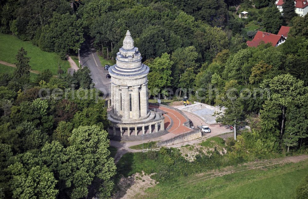 07.09.2009 from above - Blick auf das Burschenschaftsdenkmal im Süden Eisenachs auf der Göpelskuppe. Es ist das Kriegerdenkmal für die 87 im Deutsch-Französischen Krieg 1870/71 gefallenen Burschenschafter. Das 33 Meter hohe Denkmal, entworfen vom Architekten Wilhelm Kreis, wurde 1902 zugleich als Nationaldenkmal der Deutschen Burschenschaft zur Erinnerung an die Reichseinigung errichtet. View of the monument of fraternity in the south of Eisenach on the Goepelskuppe. It is the war memorial for the 87 killed members of fraternity in the Franco-German War of 1870-71. The 33 meter high monument, designed by the architect Wilhelm Kreis, was also built in 1902 as a national monument to the memory of the German unification.