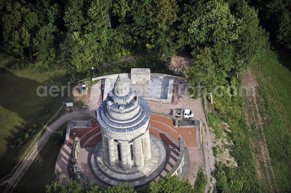 07.09.2009 from above - Blick auf das Burschenschaftsdenkmal im Süden Eisenachs auf der Göpelskuppe. Es ist das Kriegerdenkmal für die 87 im Deutsch-Französischen Krieg 1870/71 gefallenen Burschenschafter. Das 33 Meter hohe Denkmal, entworfen vom Architekten Wilhelm Kreis, wurde 1902 zugleich als Nationaldenkmal der Deutschen Burschenschaft zur Erinnerung an die Reichseinigung errichtet. View of the monument of fraternity in the south of Eisenach on the Goepelskuppe. It is the war memorial for the 87 killed members of fraternity in the Franco-German War of 1870-71. The 33 meter high monument, designed by the architect Wilhelm Kreis, was also built in 1902 as a national monument to the memory of the German unification.