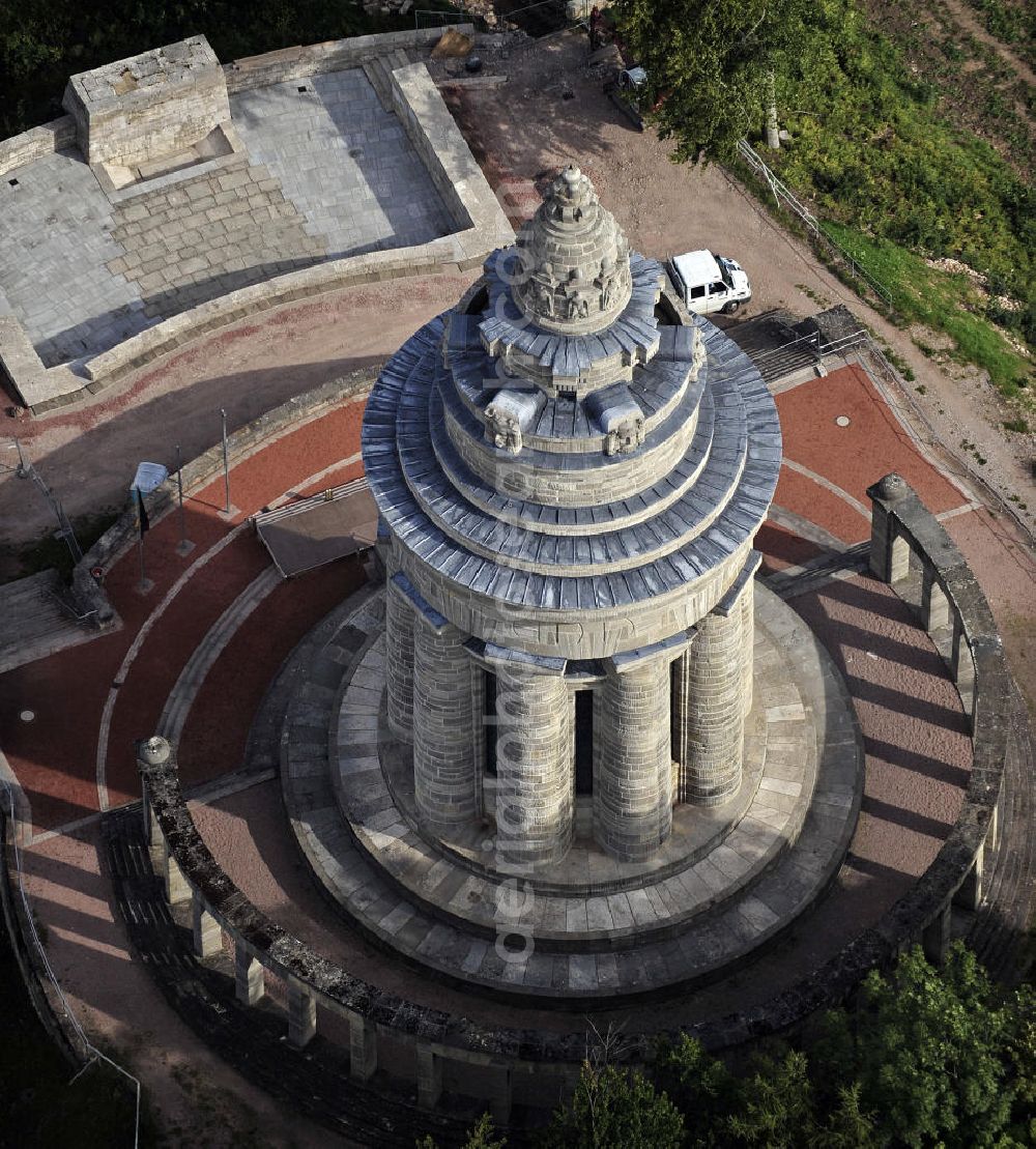 Aerial image 07.09.2009 - Blick auf das Burschenschaftsdenkmal im Süden Eisenachs auf der Göpelskuppe. Es ist das Kriegerdenkmal für die 87 im Deutsch-Französischen Krieg 1870/71 gefallenen Burschenschafter. Das 33 Meter hohe Denkmal, entworfen vom Architekten Wilhelm Kreis, wurde 1902 zugleich als Nationaldenkmal der Deutschen Burschenschaft zur Erinnerung an die Reichseinigung errichtet. View of the monument of fraternity in the south of Eisenach on the Goepelskuppe. It is the war memorial for the 87 killed members of fraternity in the Franco-German War of 1870-71. The 33 meter high monument, designed by the architect Wilhelm Kreis, was also built in 1902 as a national monument to the memory of the German unification.