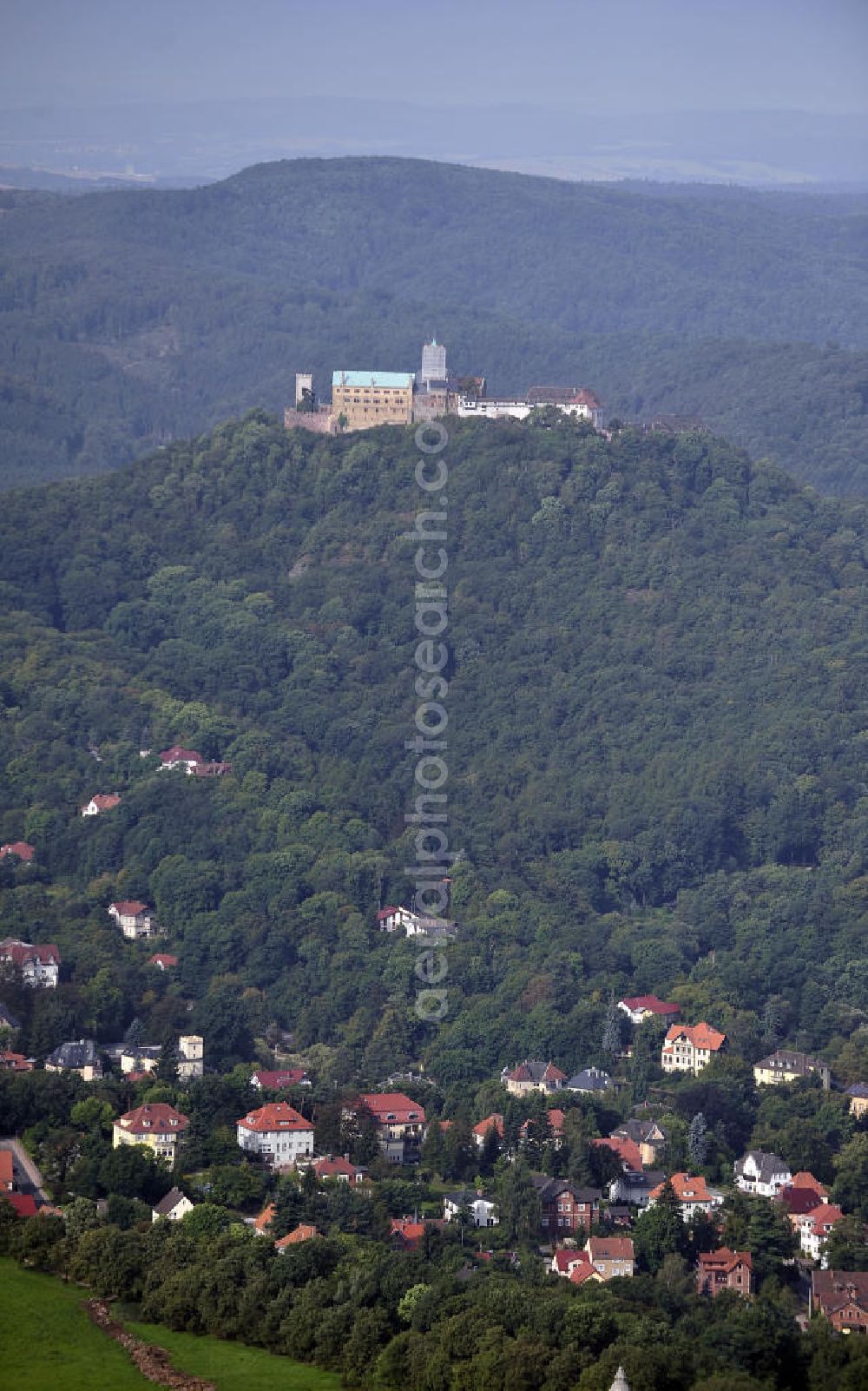 Eisenach from the bird's eye view: Blick vom Burschenschaftsdenkmal auf der Göpelskuppe zur Wartburg-Stiftung Eisenach, einem Weltkulturerbe der Unesco. View from the Monument of the Fraternity to Wartburg-Stiftung Eisenach Castle, a World Heritage Site.