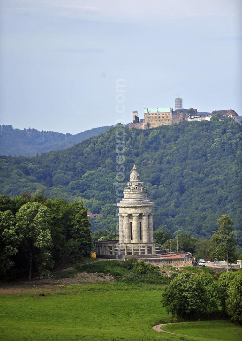 Aerial photograph Eisenach - Blick vom Burschenschaftsdenkmal auf der Göpelskuppe zur Wartburg-Stiftung Eisenach, einem Weltkulturerbe der Unesco. View from the Monument of the Fraternity to Wartburg-Stiftung Eisenach Castle, a World Heritage Site.