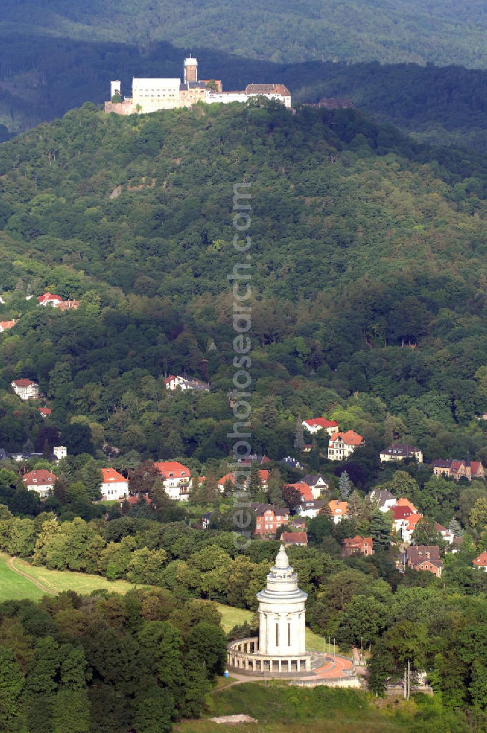 Aerial photograph Eisenach - Blick vorbei am Burschenschaftsdenkmal über Eisenach mit dem Thüringer Wald auf die Wartburg-Stiftung Eisenach., Weltkulturerbe der Unesco.