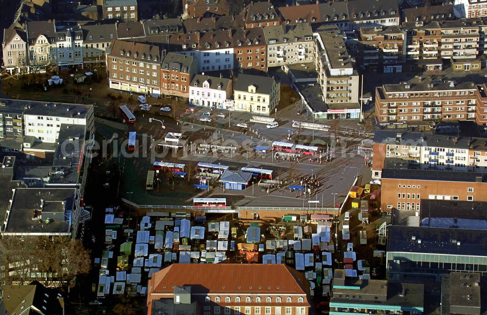 Aerial image Bottrop - Blick auf den Busbahnhof mit Markt in Bottrop.