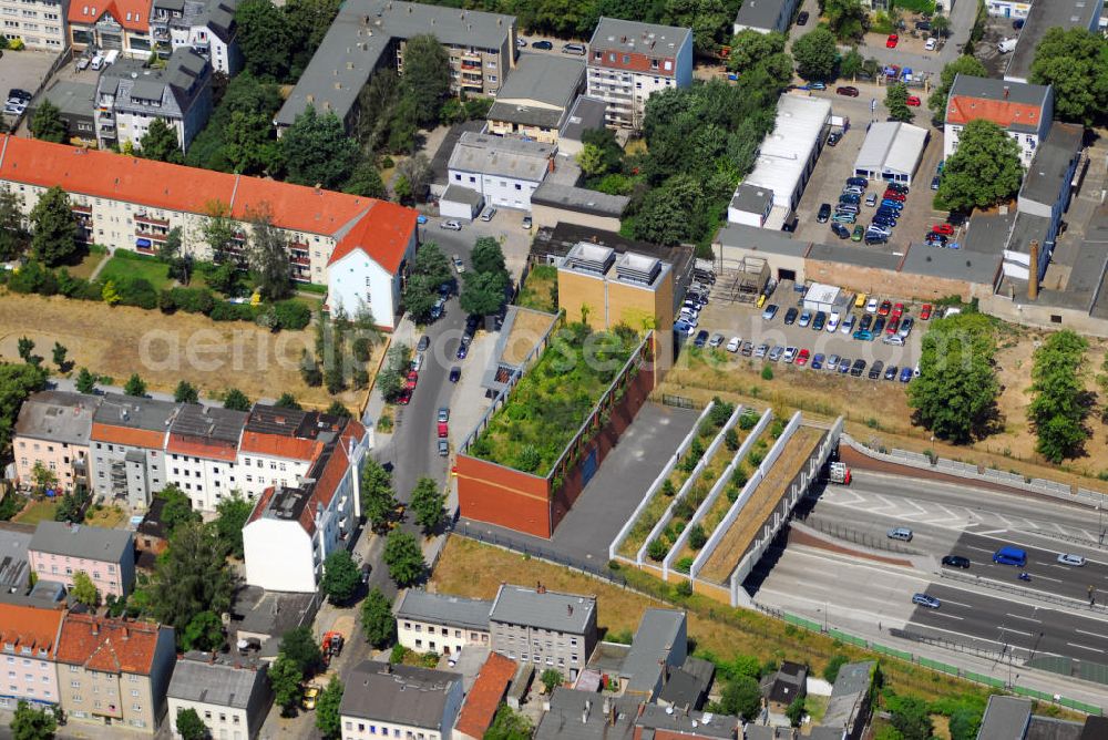 Berlin from the bird's eye view: Blick auf den Buschkrugtunnel. Der Tunnel der A100 Ortsteil Britz erweitert den bestehenden westlichen Stadtring bis zur Buschkrugallee. Am Britzer Damm entstand eine Anschlussstelle mit zwei Parallelrampen von und nach Tempelhof. Der Tunnel endet an der Buschkrugallee, einer wichtigen Ausfallstraße des Berliner Verkehrsnetzes.