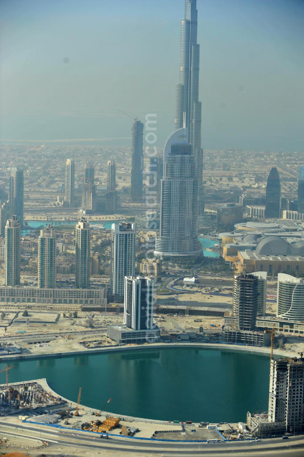 Aerial image Dubai - Blick auf die Büro- und Geschäftshäuser der Business Bay, einem Stadtentwicklungsvorhaben in Dubai. Die Gegend soll als zentrales Geschäftszentrum dienen. Der Business Bay Creek ist eine künstliche Verlängerung des Dubai Creek. View over the office and commercial buildings of Business Bay, an urban development project of Dubai. The area is meant to become Dubai's central business district. The Business Bay Creek is an artificial extension of Dubai Creek.