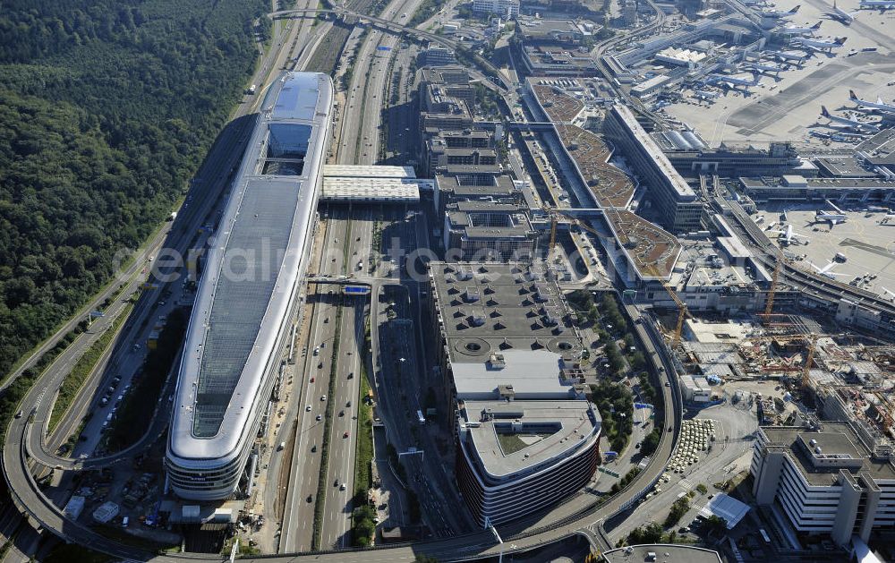 Aerial photograph Frankfurt am Main - Blick auf das Businesscenter The Squaire, vormals als Airrail Center Frankfurt bekannt. Hauptinvestor für das futuristische Projekt ist die IVG Immobilien AG. Das 660 Meter lange und neun Etagen (45 Meter) hohe Gebäude wurde über dem Fernbahnhof gebaut, um eine zusätzliche Fläche für Büros, Hotels und Einkaufszentren zu bieten. Das u.a. mit der Streif Baulogistik GmbH errichtete Bauwerk ist auf die Decke des Fernbahnhofs gesetzt, die wie die Pfeiler des Grundbauwerks bereits entsprechend ausgelegt wurde. Das Center ist somit direkt mit dem Terminal 1 und dem Fernbahnhof verbunden. View of the Business Center The Squair, formerly known as Airrail Center Frankfurt. The main investor for the futuristic project is the IVG Immobilien AG.