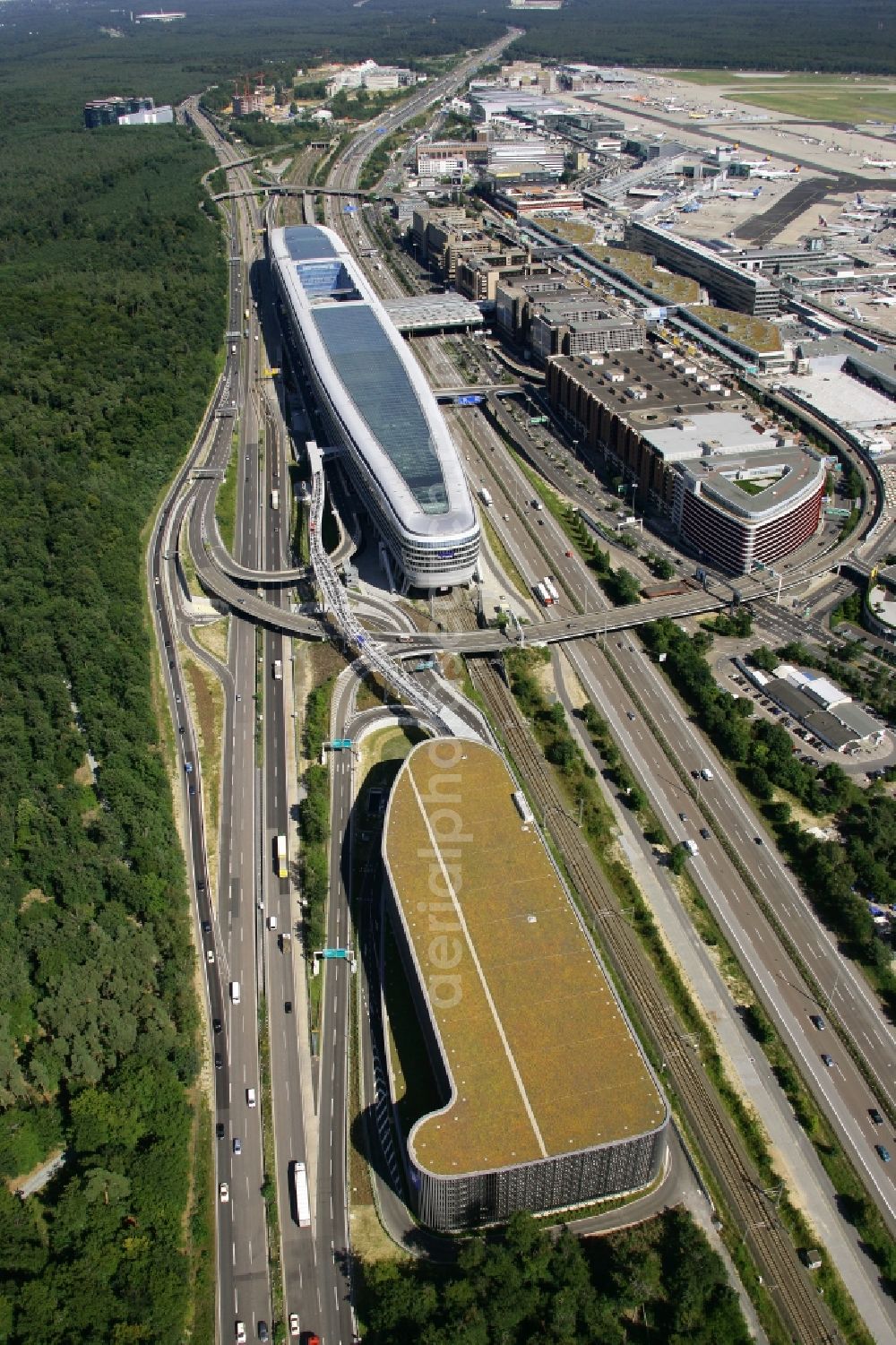 Aerial photograph Frankfurt am Main - View of the Business Center The Squair, formerly known as Airrail Center Frankfurt. The main investor for the futuristic project is the IVG Immobilien AG