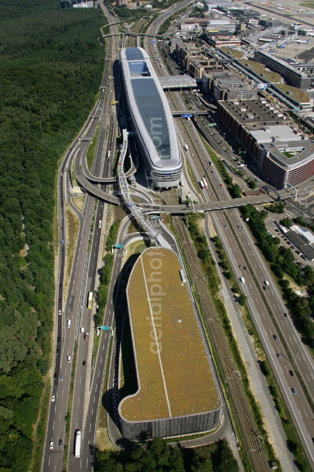 Frankfurt am Main from the bird's eye view: View of the Business Center The Squair, formerly known as Airrail Center Frankfurt. The main investor for the futuristic project is the IVG Immobilien AG