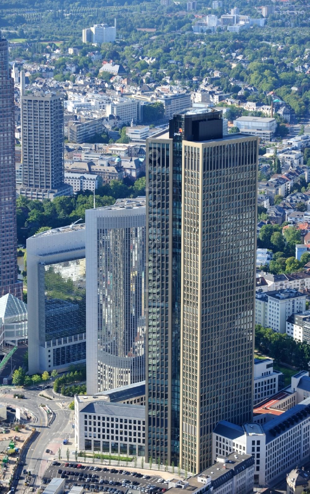 Aerial image Frankfurt am Main - View of Tower 185 in Frankfurt am Main in Hesse. The 200-meter-high skyscraper was designed by the architect Christopher leader and built under project development of Vivico (today: CA Immo Deutschland) from 2008 to 2011 by the firm Hochtief Project Solutions AG. The main tenant is the business firm PricewaterhouseCoopers AG