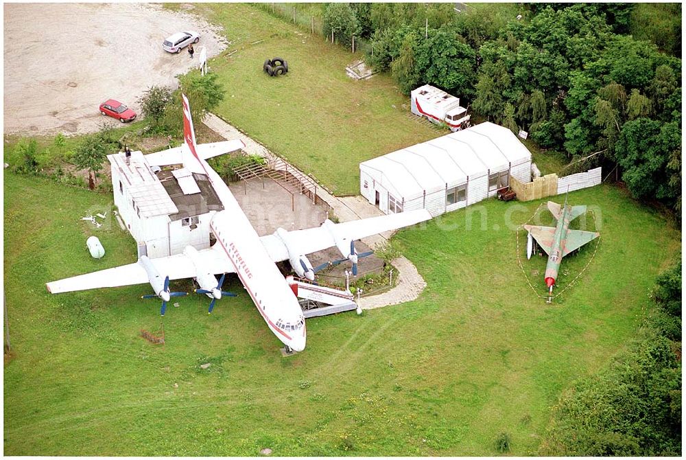 Harbke from the bird's eye view: 27.07.2004 IL-18 der Interflug mit der Kennung DDR-STD Am 26. OCT 1986 außer Dienst gestellt und in SXF abgestellt. 1991 demontiert und auf dem LAndweg nach Harbke überführt. Seit 1992 als Café (60 Plätze) genutzt. Kann für Eheschließungen gebucht werden. Fany-Fly,Helmstedter Straße,39365 Harbke