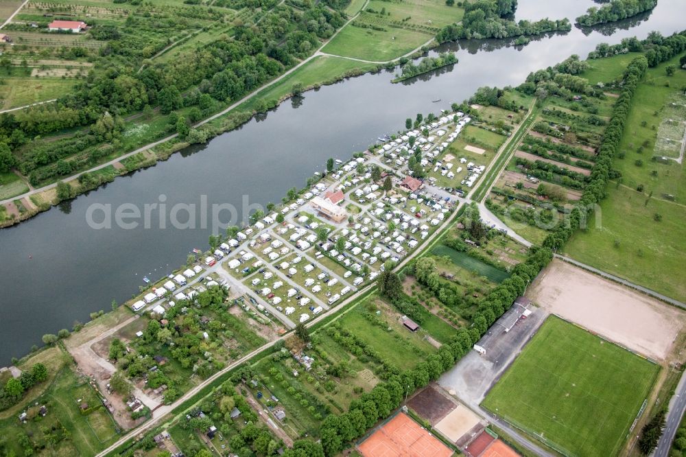 Aerial photograph Volkach - Camping Ankergrund with caravans and tents at the Main river in Volkach in the state , Germany