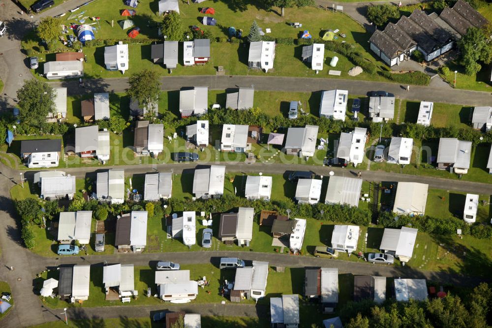 Aerial image Attendorn - Campingplatz / Zeltplatz am Biggesee in Attendorn, Nordrhein-Westfalen NRW. Familiencamping Biggesee-Waldenburg. Campsite at the Biggesee lake in North Rhine-Westphalia.