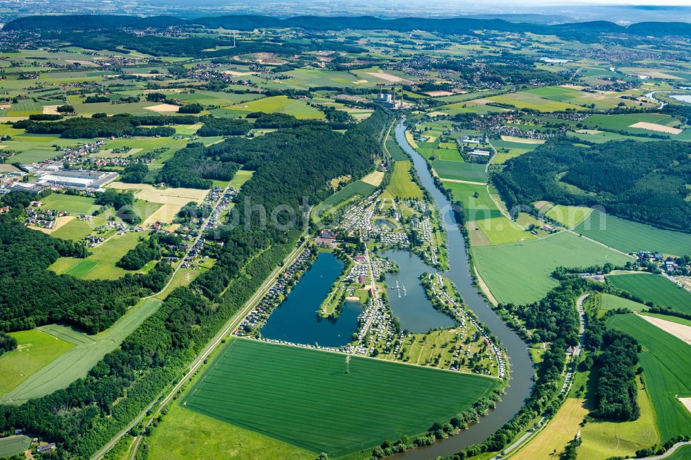 Aerial photograph Vlotho - Campsite with caravans and tents in the river - bank area of Weser Campingparadies Sonnenwiese on street Borlefzen in Vlotho in the state North Rhine-Westphalia, Germany