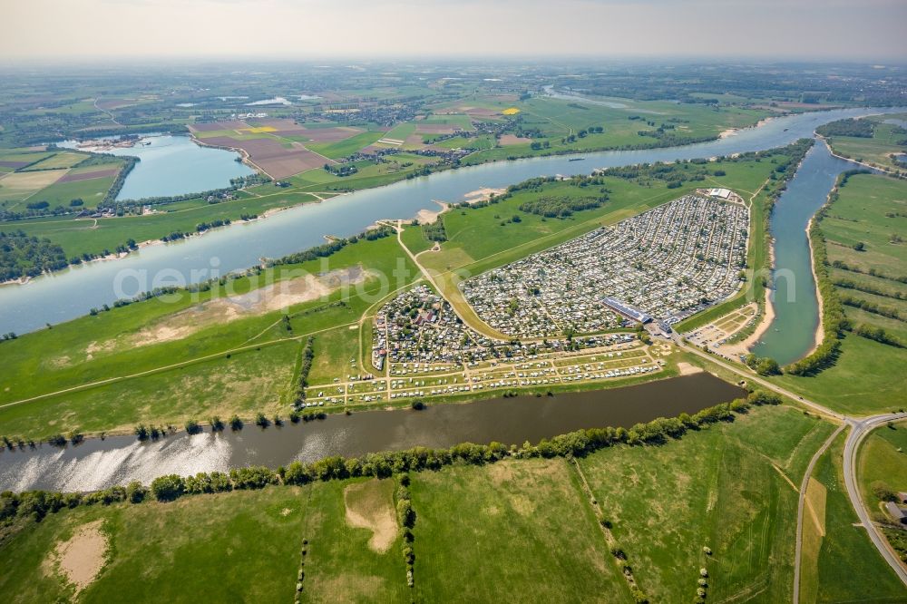 Wesel from the bird's eye view: Camping with caravans and tents on Rhone river in Wesel in the state North Rhine-Westphalia, Germany