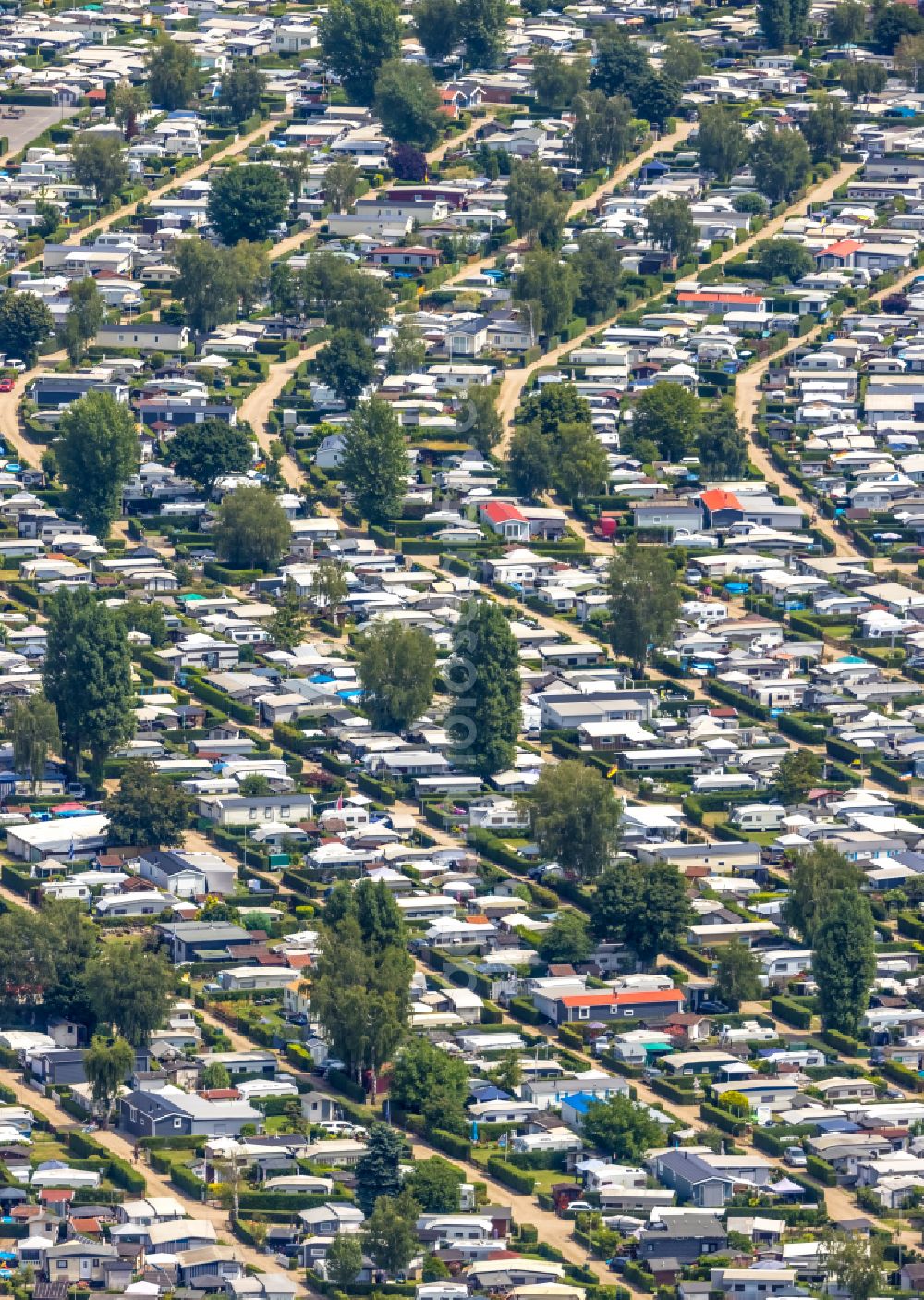 Aerial photograph Wesel - Camping with caravans and tents on Rhone river in Wesel in the state North Rhine-Westphalia, Germany