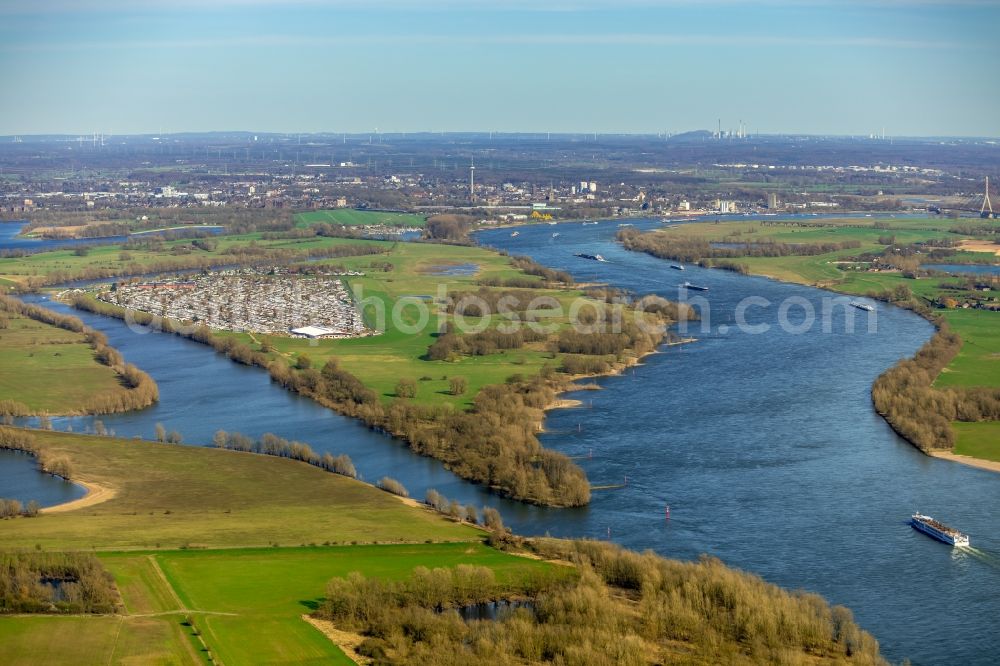 Aerial photograph Wesel - Camping with caravans and tents on Rhone river in Wesel in the state North Rhine-Westphalia, Germany