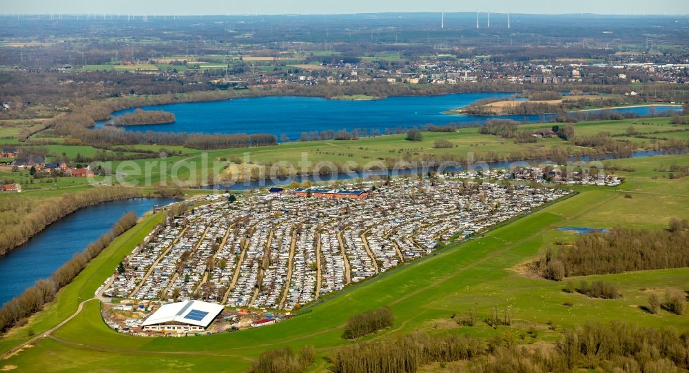 Aerial photograph Wesel - Camping with caravans and tents on Rhone river in Wesel in the state North Rhine-Westphalia, Germany