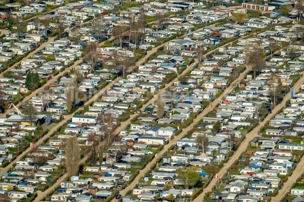 Aerial photograph Wesel - Camping with caravans and tents on Rhone river in Wesel in the state North Rhine-Westphalia, Germany