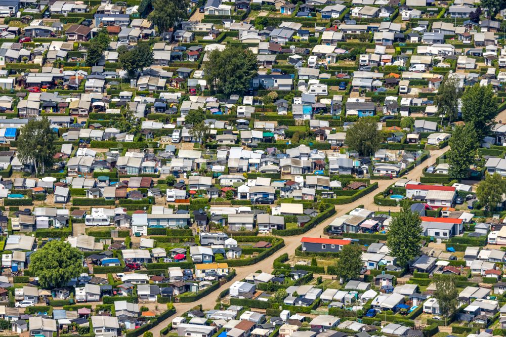 Wesel from the bird's eye view: Camping with caravans and tents on Rhone river in Wesel in the state North Rhine-Westphalia, Germany