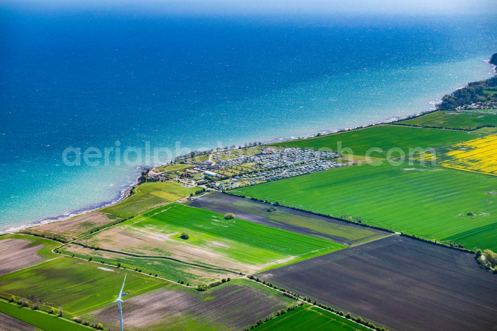 Fehmarn from the bird's eye view: Campsite Klausdorfer Strand with caravans and tents on the Baltic Sea coast in Klausdorf in Fehmarn on the island of Fehmarn in the state Schleswig-Holstein, Germany