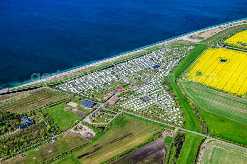 Aerial image Fehmarn - Campsite with caravans and tents in the coastal area Bojendorf Campingplatz Wallnau in Fehmarn on the island of Fehmarn in the state Schleswig-Holstein, Germany