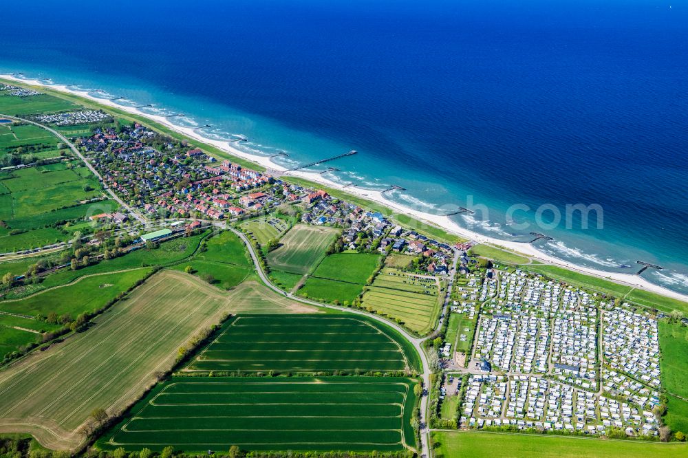 Aerial photograph Stakendorf - Campsite with caravans and tents in the coastal area Campingplatz Grasbleek on street Stakendorfer Strand in Stakendorf in the state Schleswig-Holstein, Germany