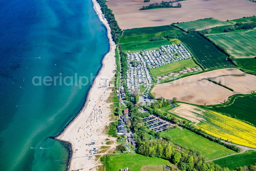 Aerial photograph Schwedeneck - Campsite with caravans and tents in the coastal area Campingplatz Surendorf in Schwedeneck in the state Schleswig-Holstein, Germany