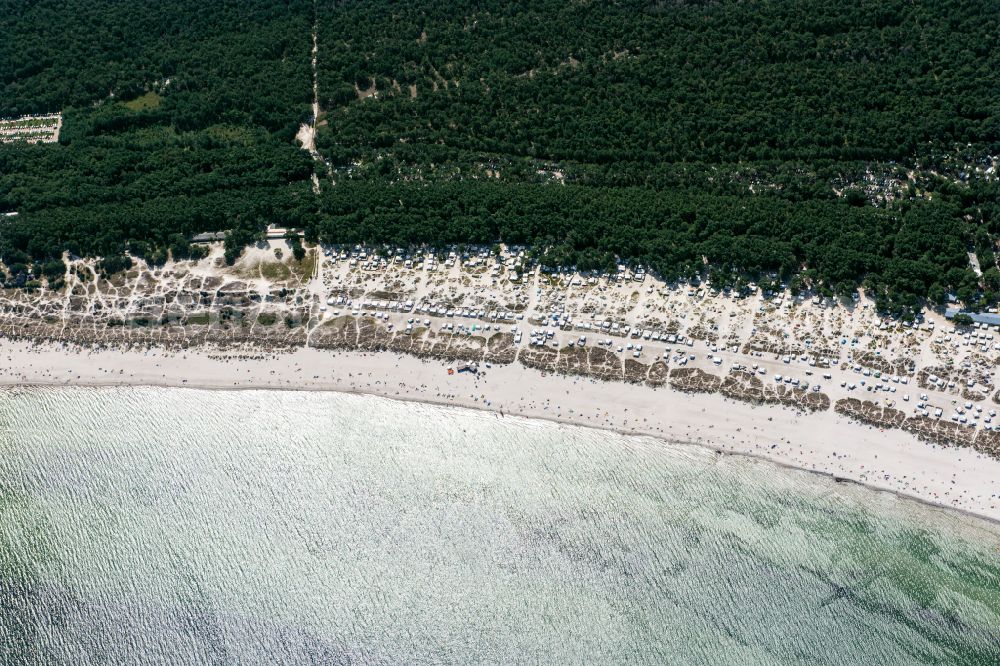 Aerial photograph Born am Darß - Campsite with caravans and tents in the coastal area of Baltic Sea in Born am Darss at the baltic sea coast in the state Mecklenburg - Western Pomerania, Germany